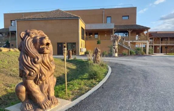 référence chantier HÔTEL “LE ROYAUME DES LIONS” DU LUMIGNY SAFARI RÉSERVE